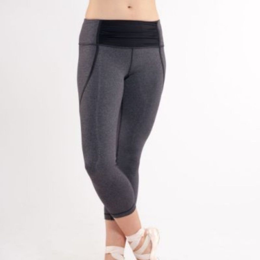 Lululemon Rehearsal Crop Leggings Heathered Black Size 6 - Picture 3 of 9